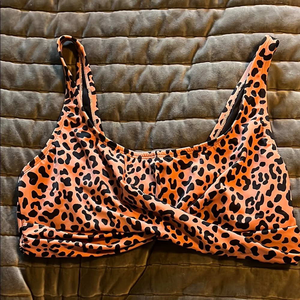 NWOT Beach Betty Leopard Print Bikini Top
